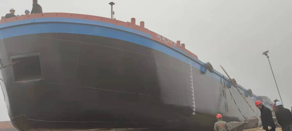 恭喜李老板船只下河，船號(hào)（四航258）